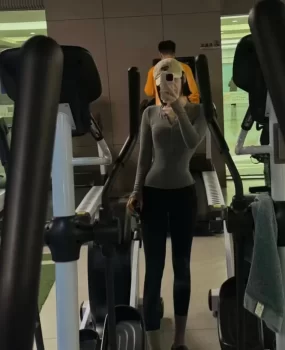 03年鲍鱼逼身材把控到极致的女生炸嫩!