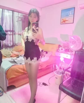 轻熟女,肤白大长腿