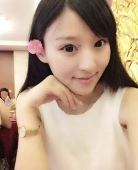 甜甜圈（中日混血儿大二兼职）