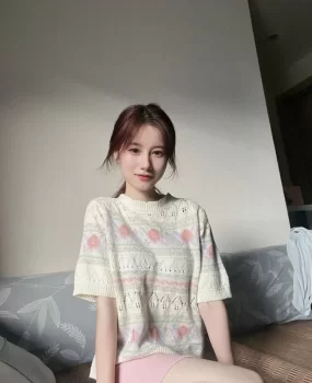 甜妹口活一流小骚货00后