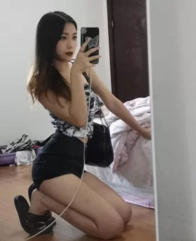 武汉00后刚下海妹子