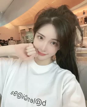 思甜在艺术学院舞蹈系淑女被我约出来猛干炮