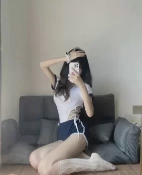 白虎后入小紧b