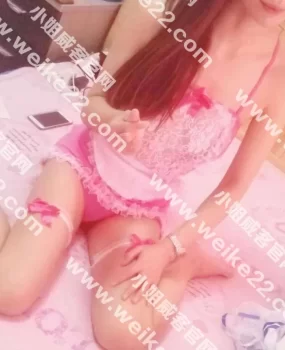 制服诱惑的小骚货特容易高潮