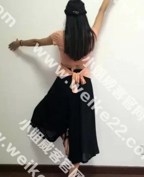 一个不错的美女，身材可以，朋友介绍的