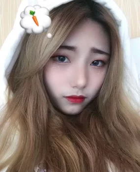 刚下水的170的妹子。。粉嫩的爆。。性价比高