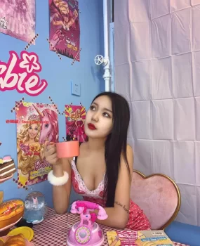 朝阳嫩妹子，很会玩很会夹逼很紧