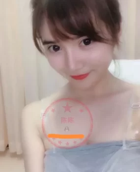 疯狂输出肤白胸美的小骚货