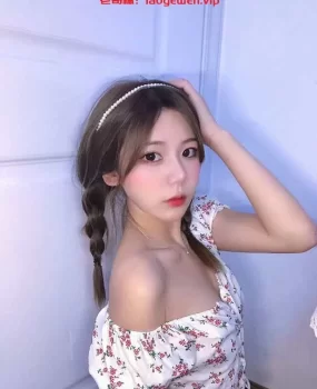 武汉少妇风情万种前凸后翘