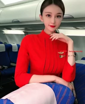 西安,洞房花烛夜生辉,含花带羞把灯吹。